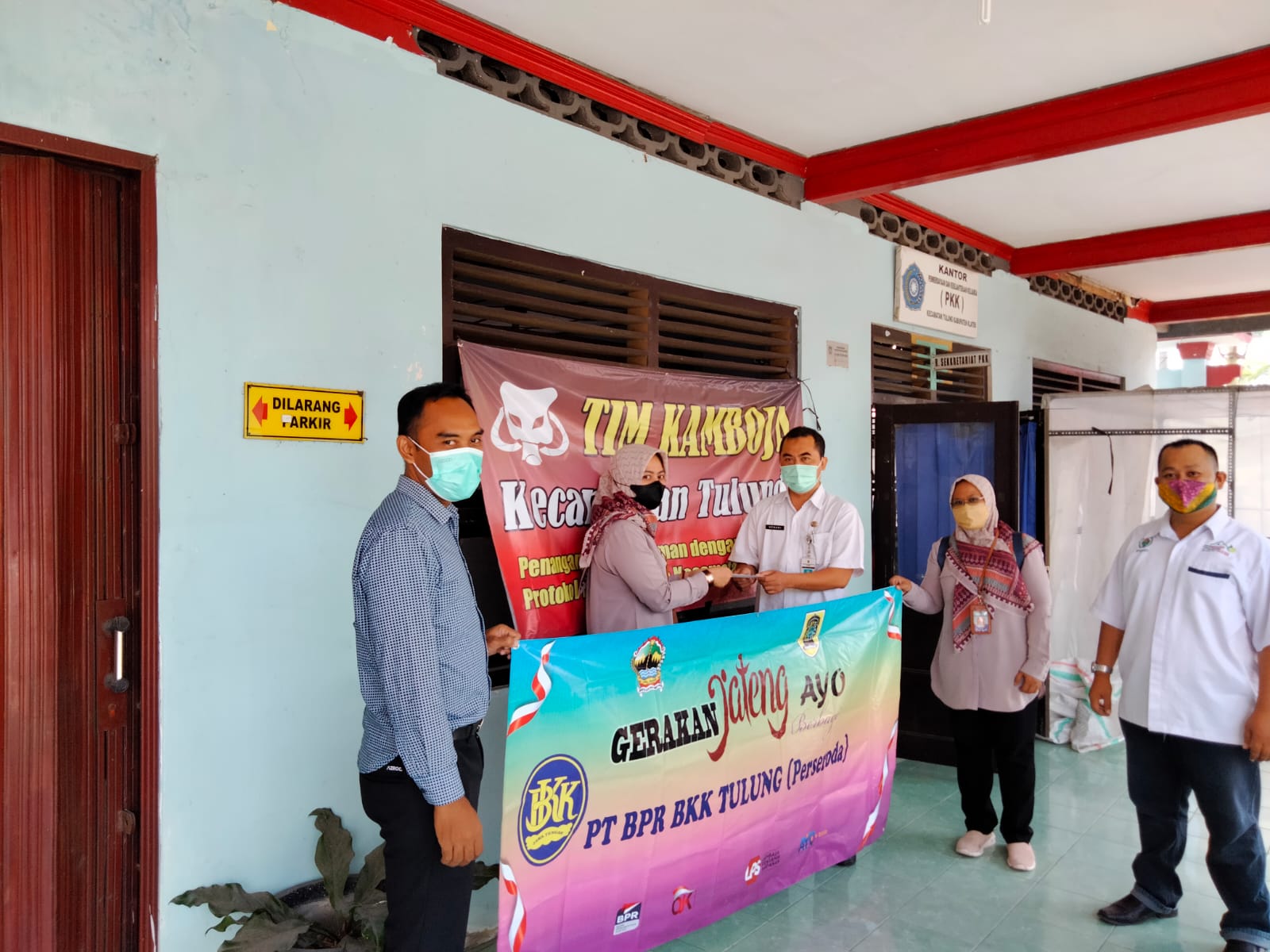 kegiatan CSR BPR BKK TULUNG relawan Covid